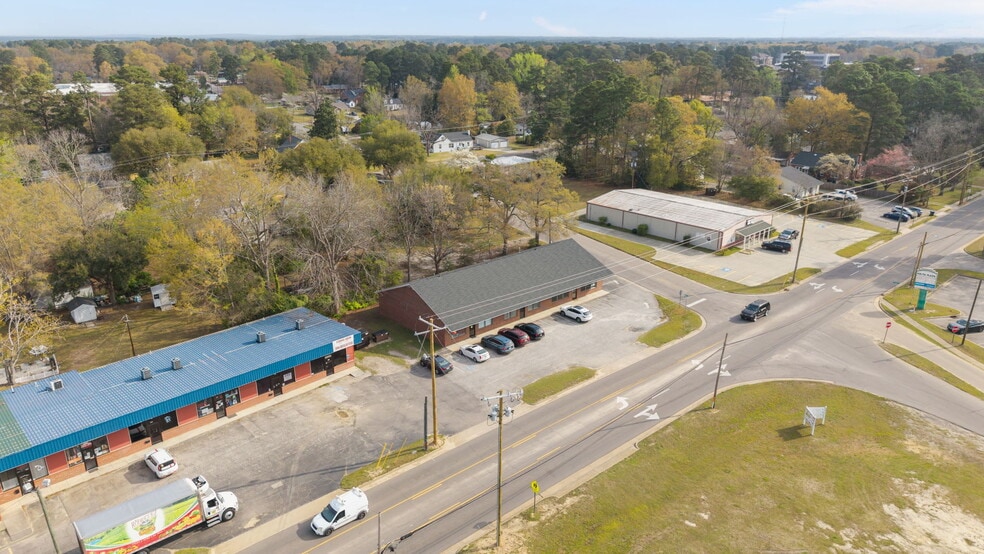More Photos Of 402-406 Harris Ave, Raeford Storefront Retail Office For Sale