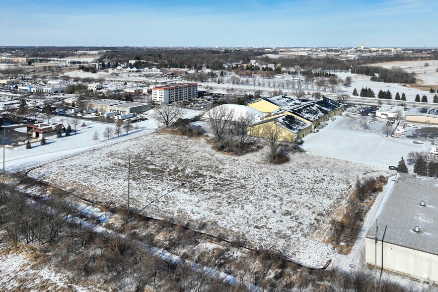 More Photos Of 2136 NW 108th St, Clive Light Distribution For Lease