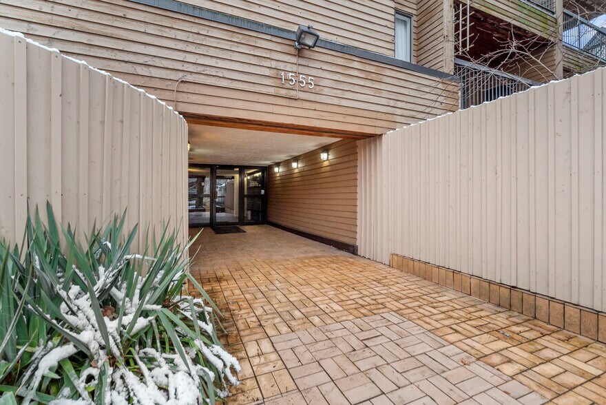 More Photos Of 1555 Graveley St, Vancouver Apartments For Sale