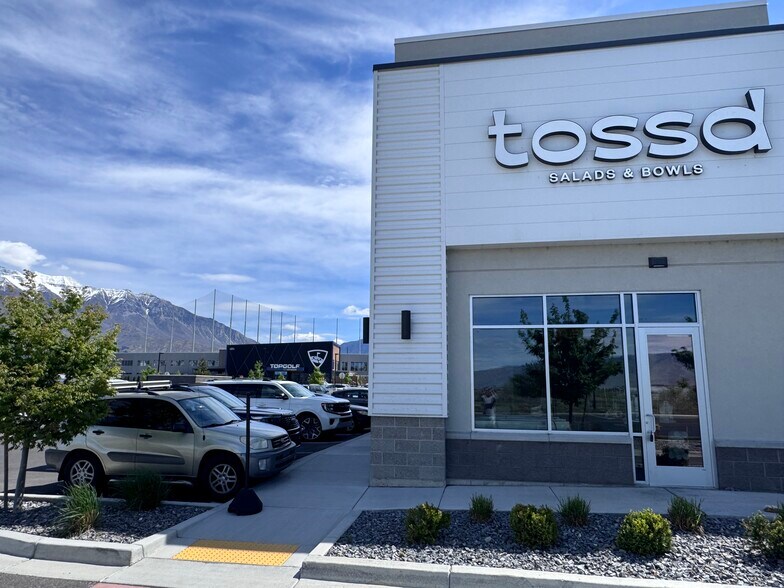 More Photos Of 665 450 N, Vineyard Storefront For Lease