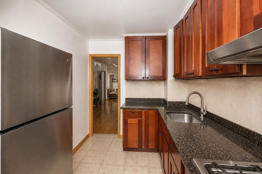 More Photos Of 195-29 Jamaica Ave, Hollis Storefront Retail Residential For Sale