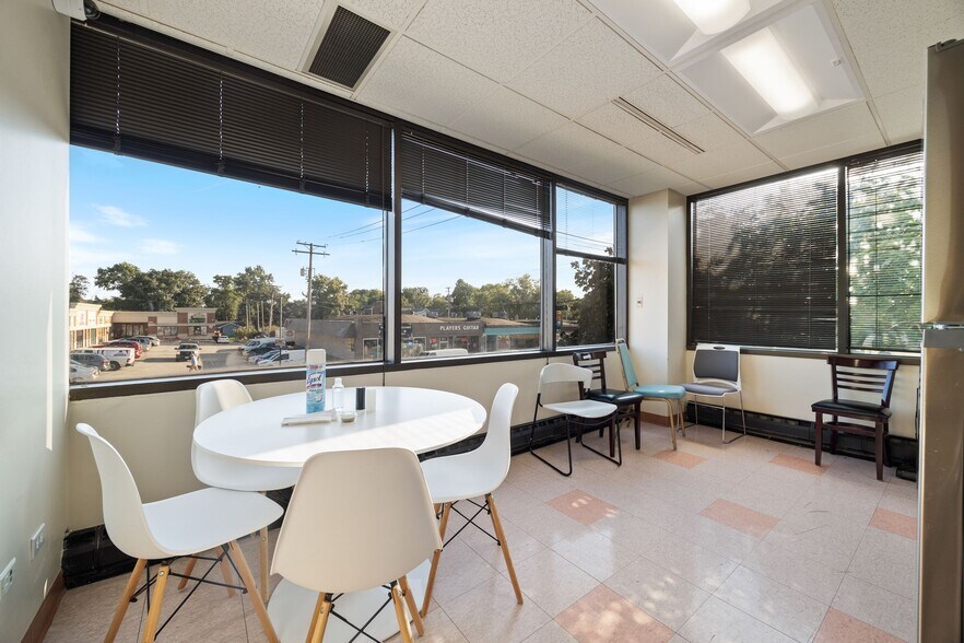 More Photos Of 7000 W 111th St, Worth Medical For Sale