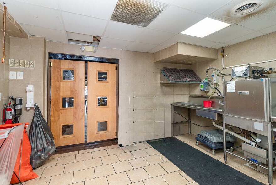 More Photos Of 134 Ashman St, Midland Restaurant For Sale