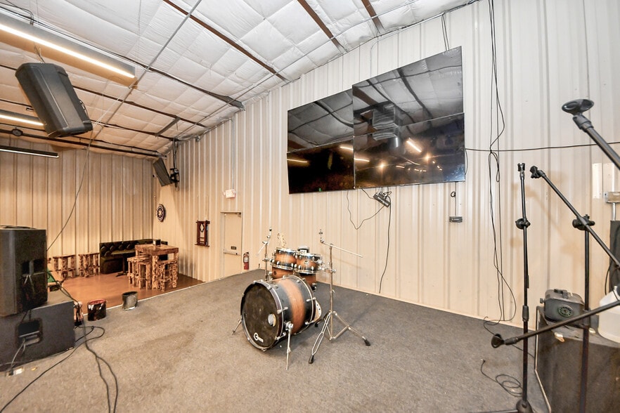 More Photos Of 11730 Aldine Westfield Rd, Houston Warehouse For Sale