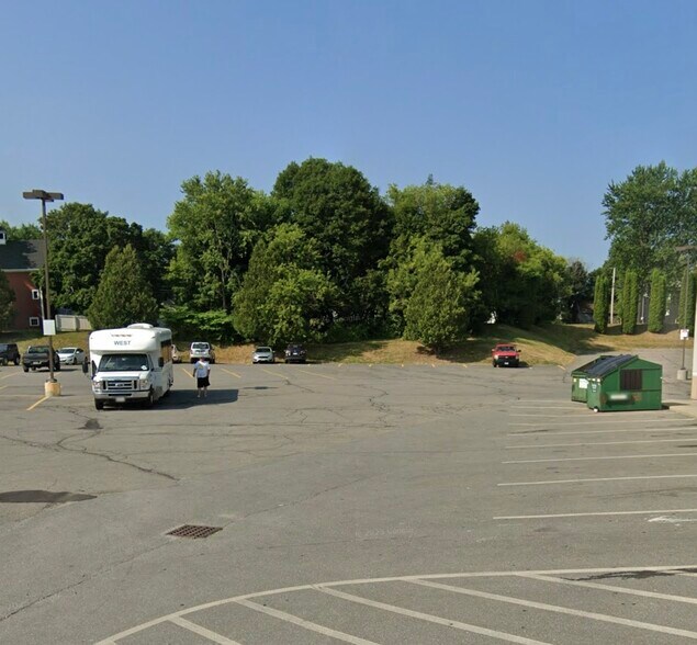 More Photos Of 153 S Main St, Calais Freestanding For Lease