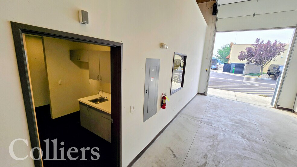 More Photos Of 1270-1300 E Fairview Ave, Meridian Light Distribution For Lease