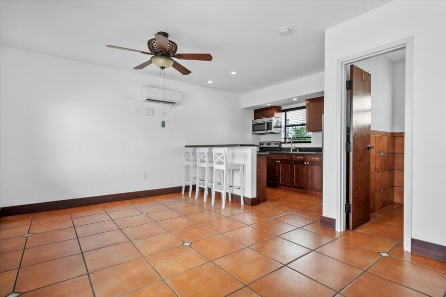 More Photos Of 333 Walnut St, Hollywood Hotel For Sale