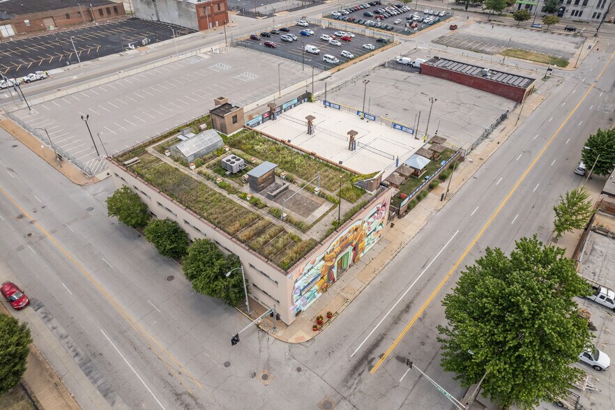 More Photos Of 1335 Convention Plz, Saint Louis Office For Sale