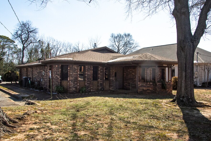More Photos Of 1304 14th Ave SE, Decatur Medical For Sale