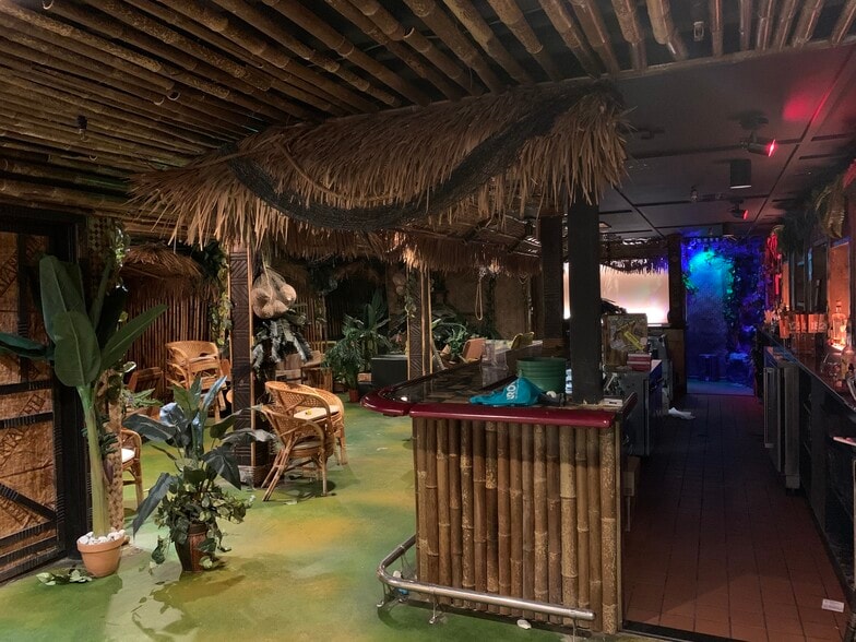 More Photos Of 401-411 Westport Rd, Kansas City Unknown For Lease