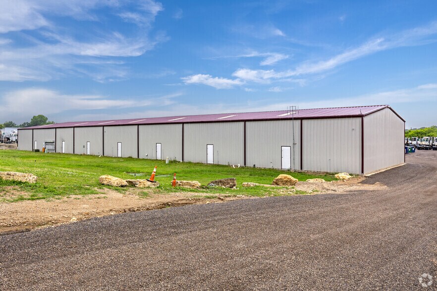 More Photos Of 12509 N Saginaw Blvd, Fort Worth Unknown For Lease