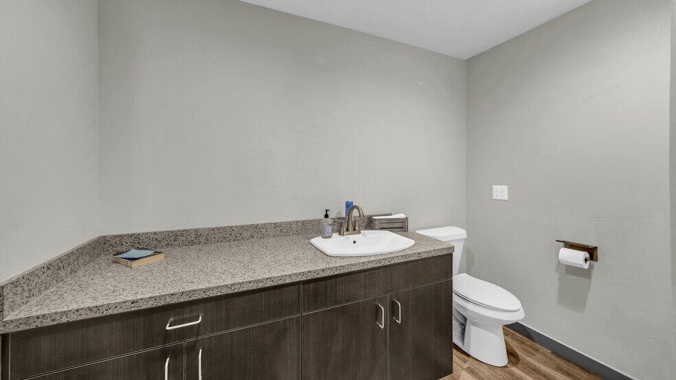 More Photos Of 125 Winners Cir, Weatherford Showroom For Sale