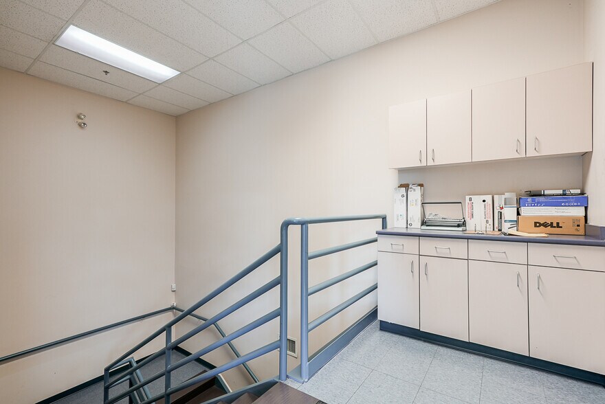 More Photos Of 766 Cliveden Pl, Delta Warehouse For Lease