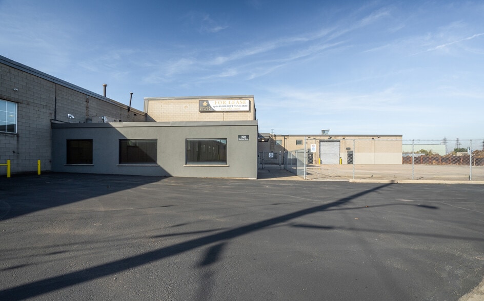 More Photos Of 100 Burland Cres, Hamilton Warehouse For Lease