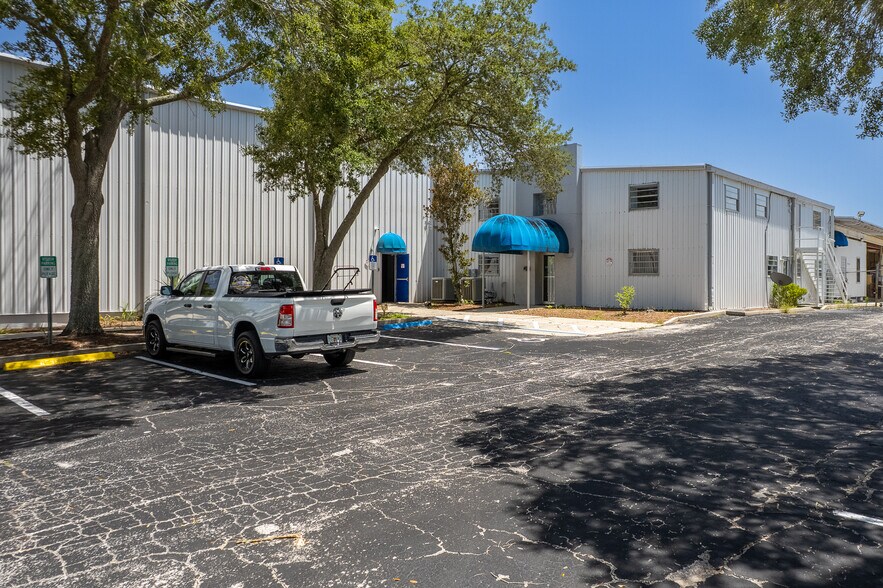 More Photos Of 310 Cypress Rd, Ocala Manufacturing For Sale