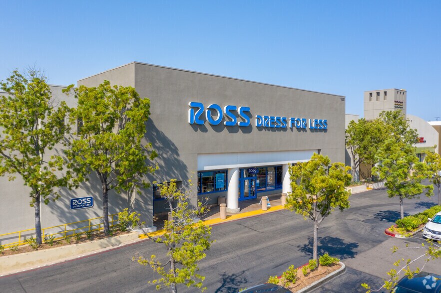 More Photos Of 1711-1990 University Dr, Vista Unknown For Lease