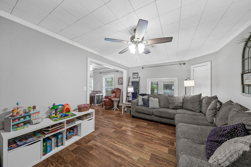 More Photos Of 3027 Poppy St, Needville Apartments For Sale