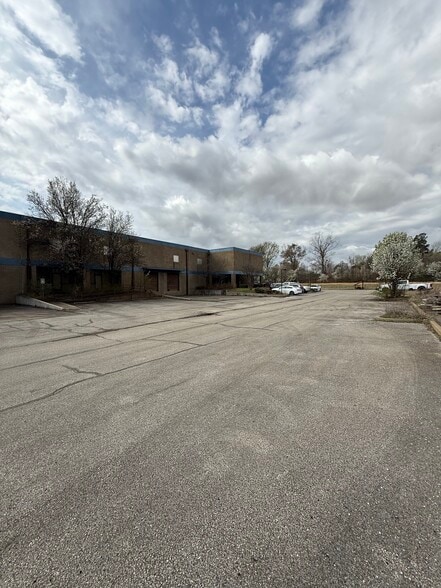More Photos Of 4161 Getwell Rd, Memphis Warehouse For Sale