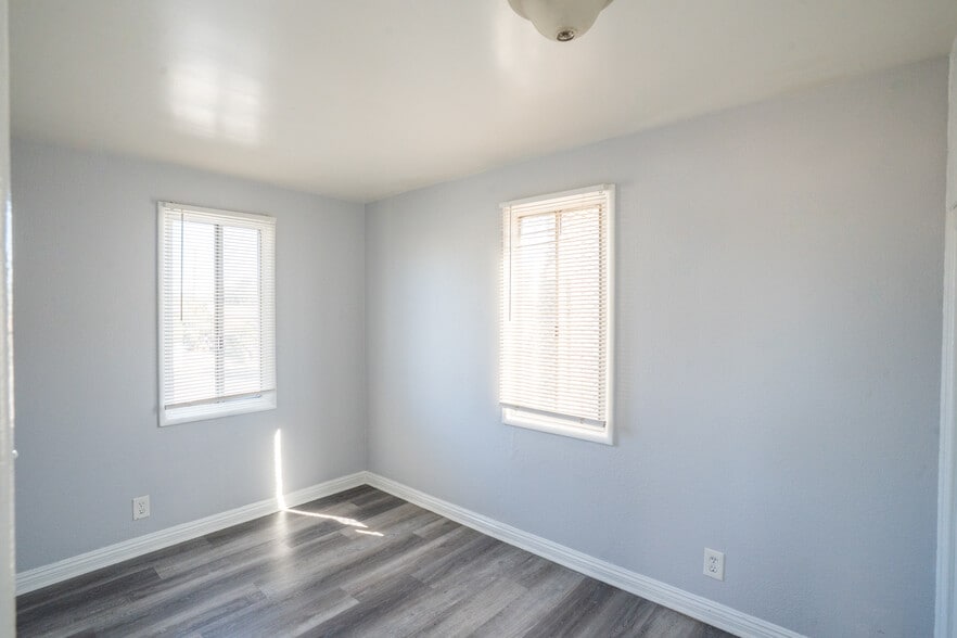 More Photos Of 242 E Del Amo Blvd, Long Beach Multifamily For Sale