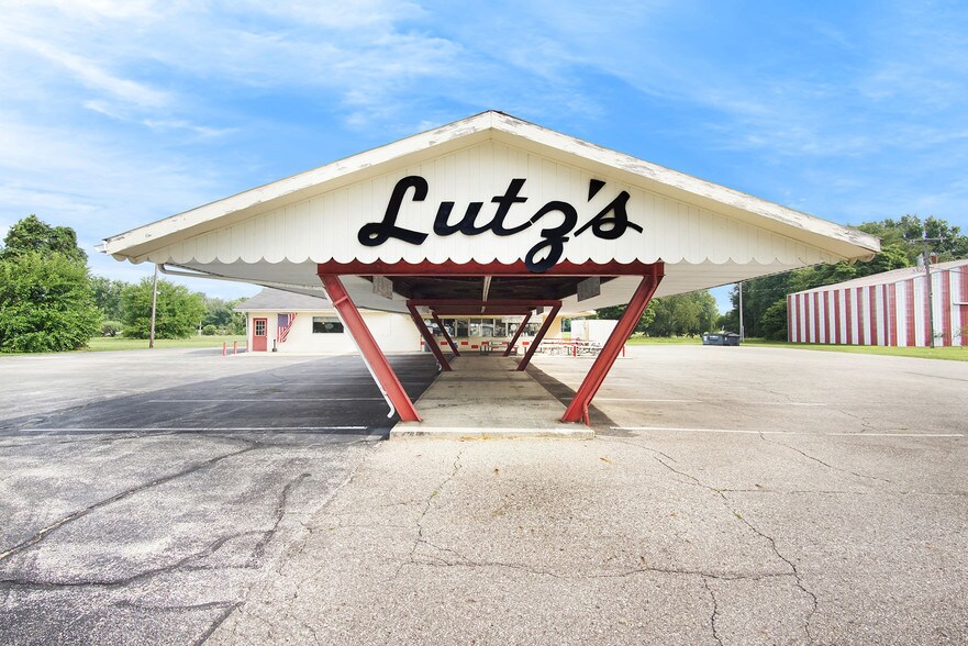 Primary Photo Of 28102 M 152, Dowagiac Restaurant For Sale