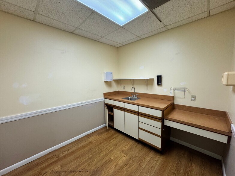 More Photos Of 6500 Fort Caroline Rd, Jacksonville Unknown For Lease