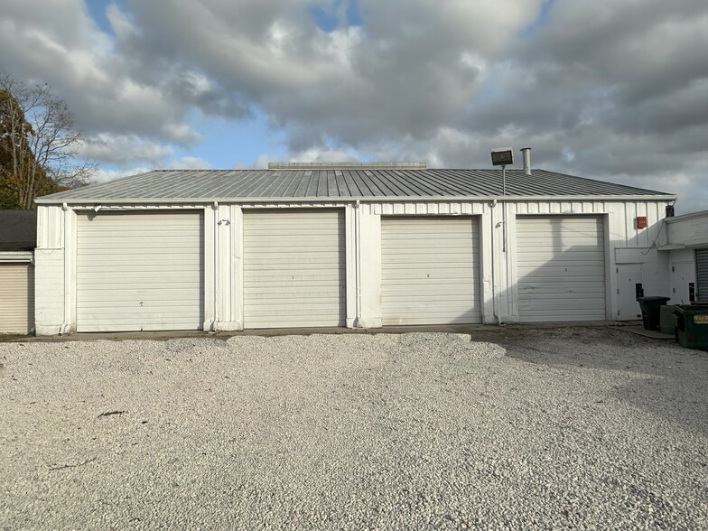 Primary Photo Of 125 Middle Country Rd, Coram Warehouse For Lease