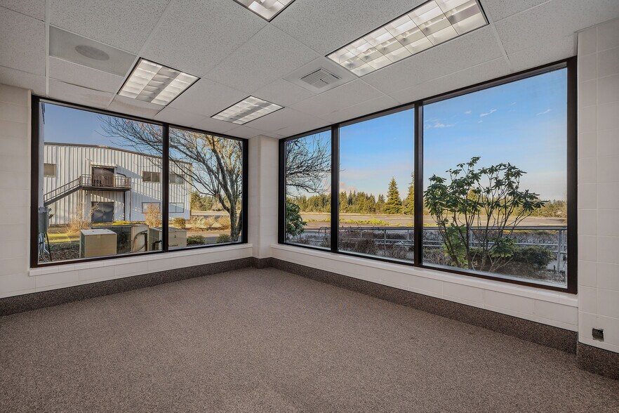 More Photos Of 81 Tower Blvd, Elma Office For Lease