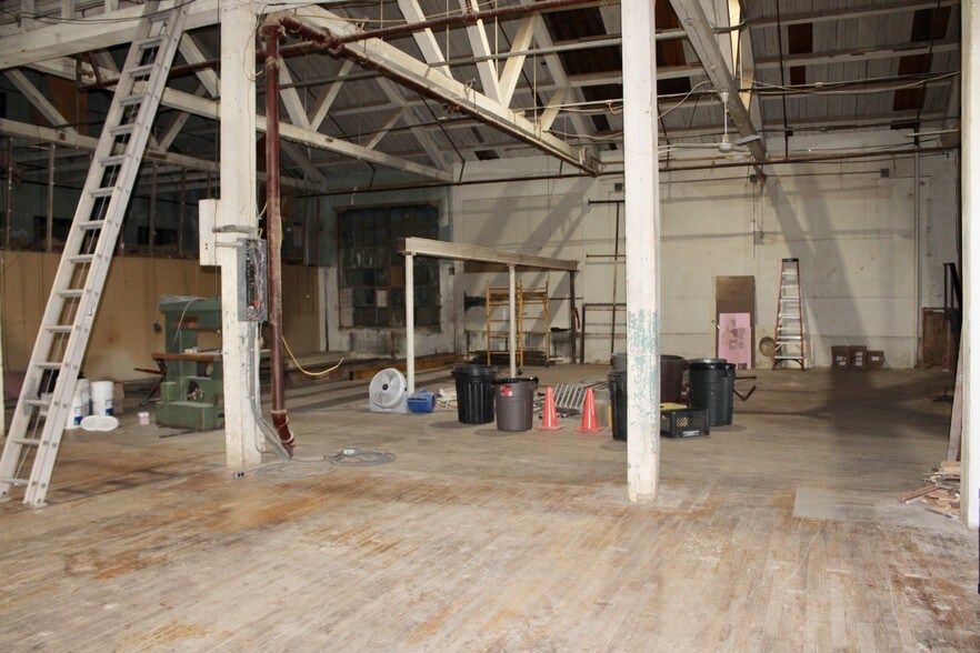 More Photos Of 155 N 9th St, Coplay Flex For Lease