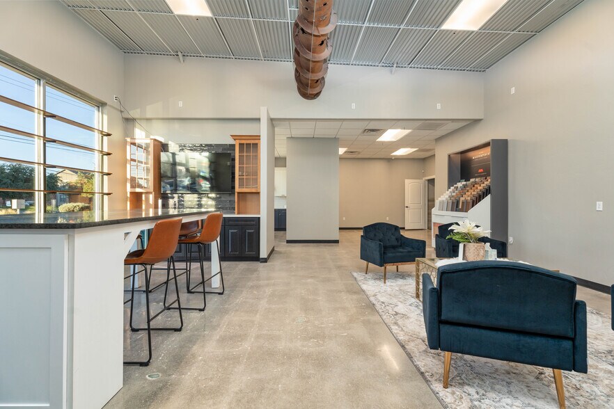 More Photos Of 5820 66th St, Lubbock Storefront Retail Office For Sale