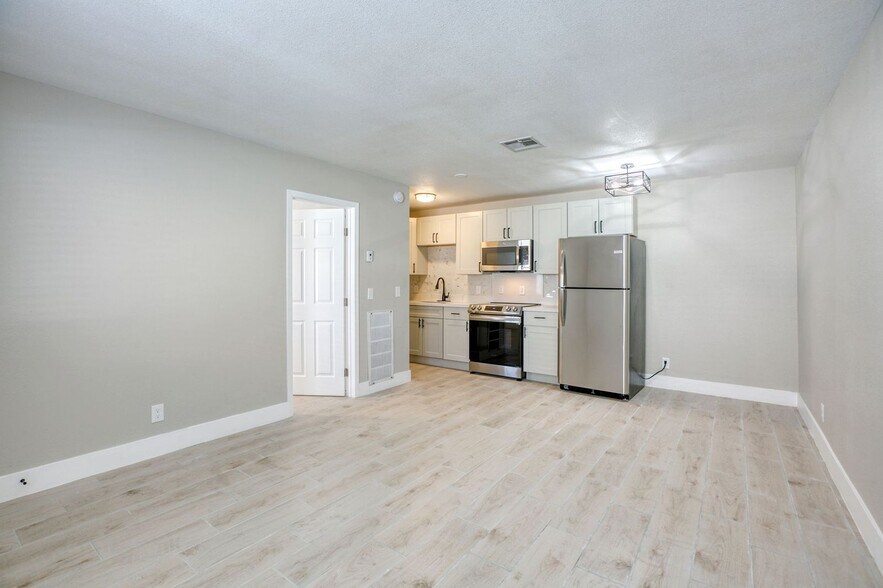 More Photos Of 317 S 9th St, Las Vegas Apartments For Sale