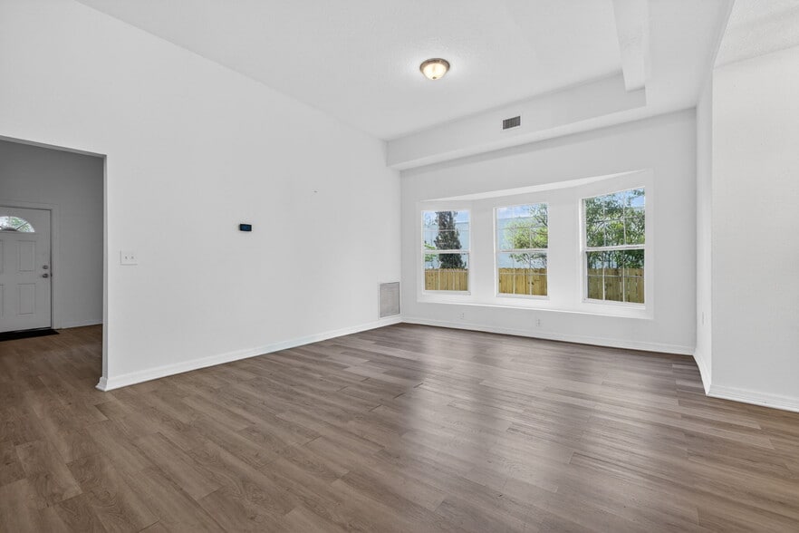 More Photos Of 105 W Columbus Dr, Tampa Office Residential For Sale