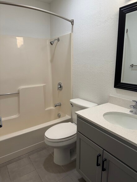 More Photos Of 2331 S Cedar St, Ottawa Apartments For Sale