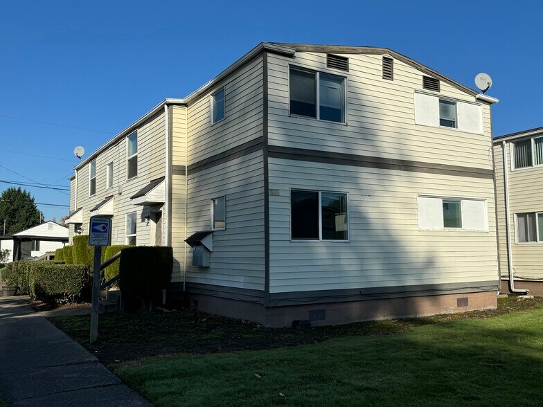 More Photos Of 255 Beech St, Longview Apartments For Sale