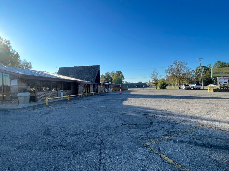 More Photos Of 1410 N Arkansas Ave, Russellville Specialty For Sale