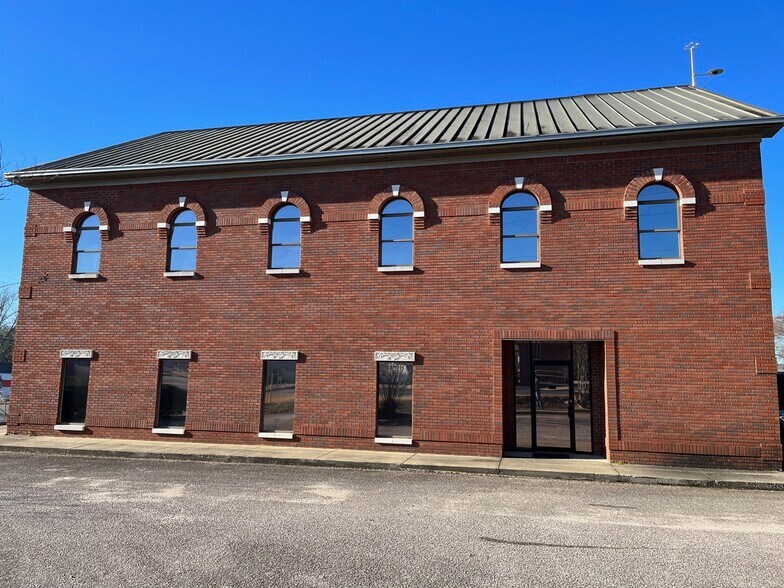 More Photos Of 28 Veterans Memorial Pky, Lanett Office For Lease