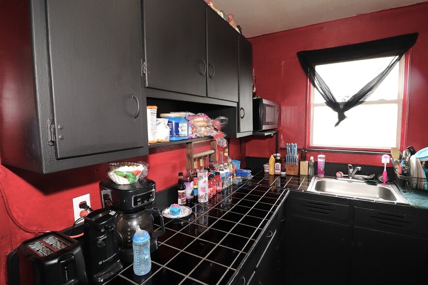 More Photos Of 142 S Broadway St, Blanchester Storefront Retail Residential For Sale