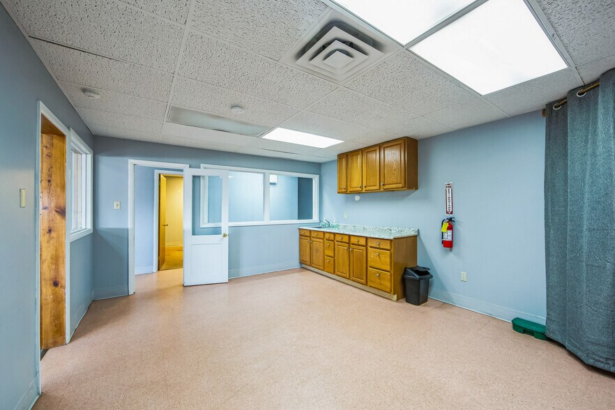 More Photos Of 2169 E High St, Pottstown Office For Lease