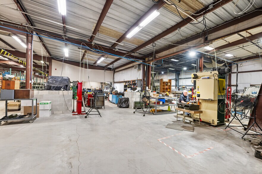 More Photos Of 2 Sunshine Blvd, Ormond Beach Light Distribution For Lease