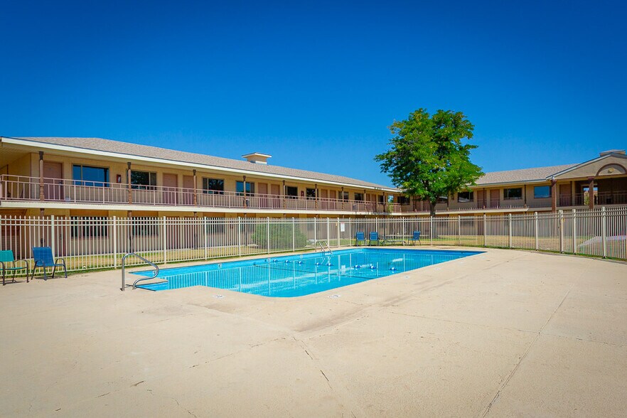 More Photos Of 2803 W 2nd St, Roswell Hotel For Sale