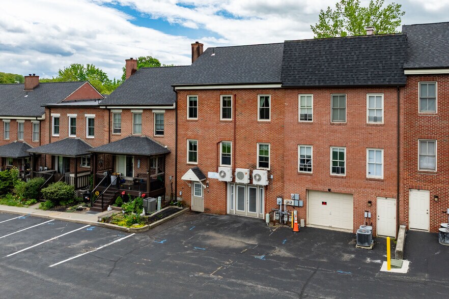 More Photos Of 74 Broadway, Kingston Office For Sale