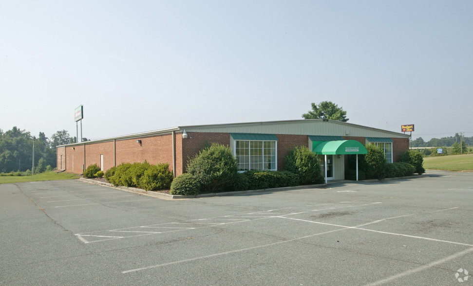 Primary Photo Of 3965 Arrowhead Blvd, Mebane Showroom For Lease