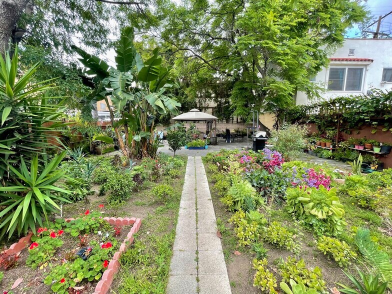 More Photos Of 1347 N Mansfield Ave, Los Angeles Apartments For Sale