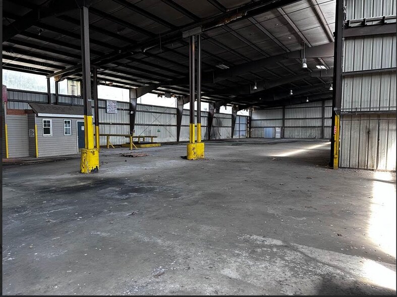 More Photos Of 4216 W Stone Dr, Kingsport Warehouse For Lease