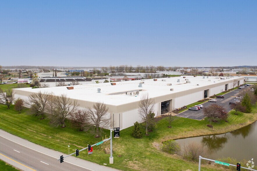 More Photos Of 13145-13185 Lakefront Dr, Earth City Warehouse For Lease