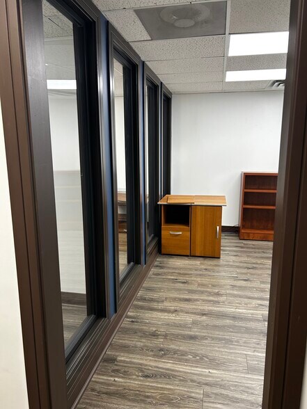 More Photos Of 4042-4044 N Elston Ave, Chicago Storefront Retail Office For Lease