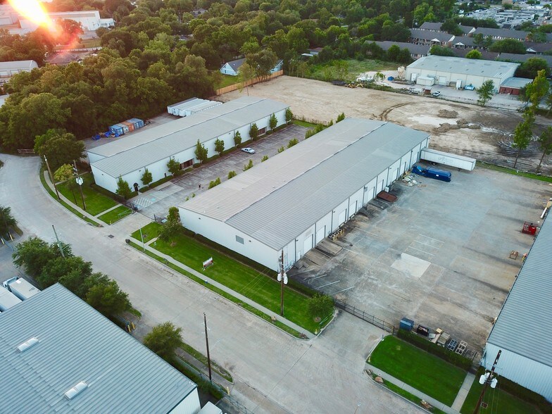 More Photos Of 5611 Guhn Rd, Houston Warehouse For Lease