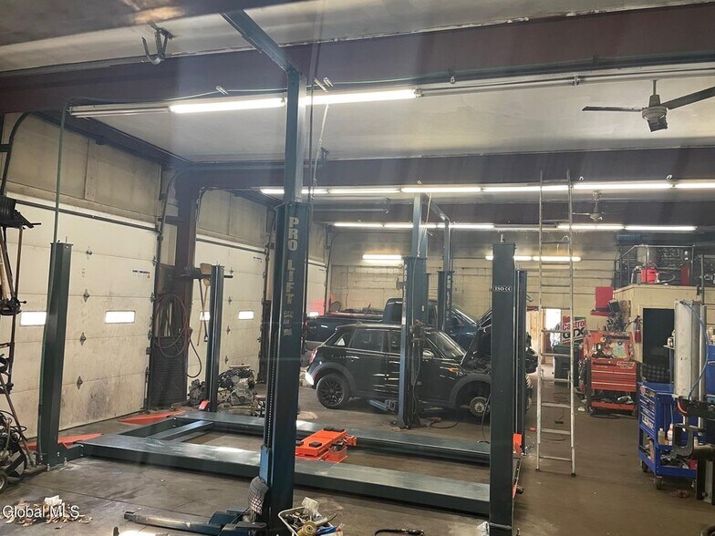 More Photos Of 152 Speigletown Rd, Troy Auto Repair For Sale