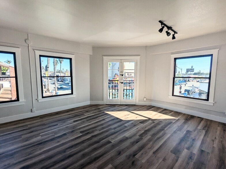 More Photos Of 970-980 Garnet Ave, San Diego Storefront Retail Office For Lease