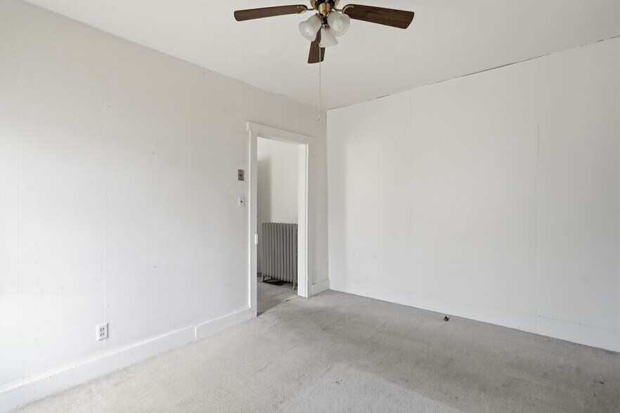 More Photos Of 14811 Broadway Ave, Frostburg Bar For Sale
