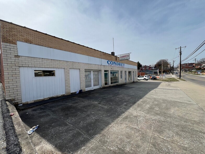 More Photos Of 244 E Court St, Marion Flex For Sale